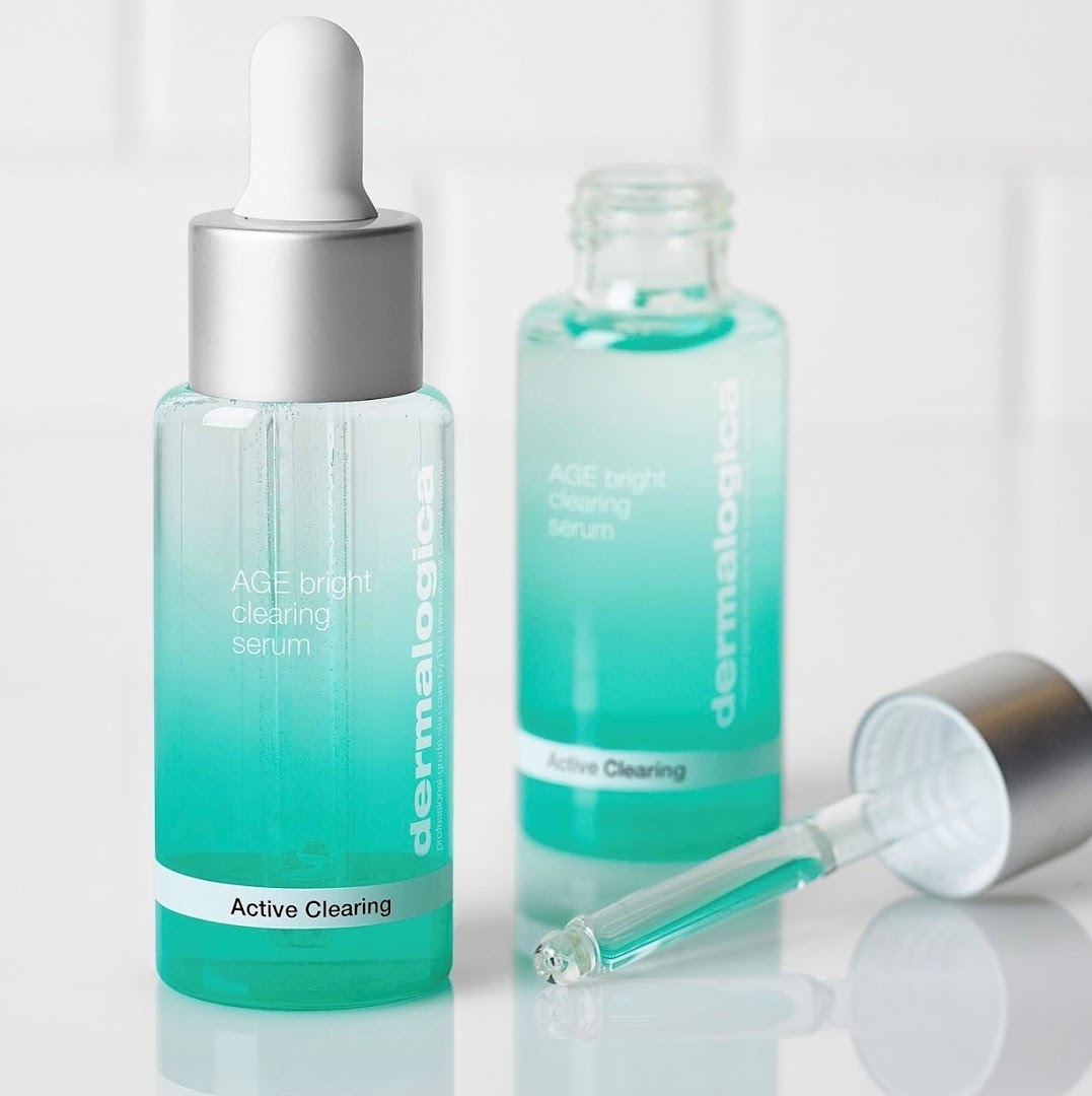 Twee flesjes serum met pipet